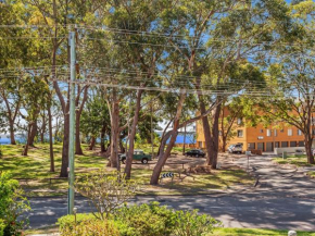 4 'Magnus Gardens', 7 Magnus St - beautiful air conditioned unit with filtered water views & WIFI